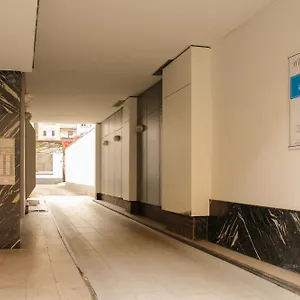 Moon 2* Düsseldorf